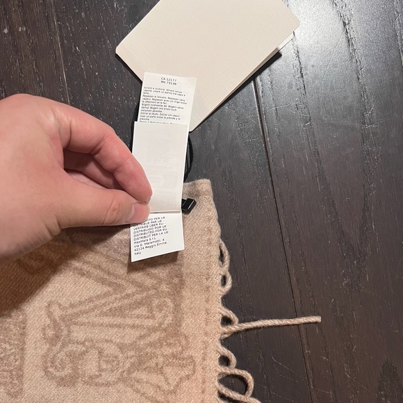 BNWT Maxmara Sanima wool jacquard scarf w/dust bag beige/brown logo monogram - Picture 7 of 10